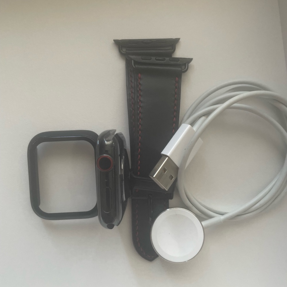 Apple Watch Series 5 Stainless Steel-44mm Space Gray (GPS + LTE)